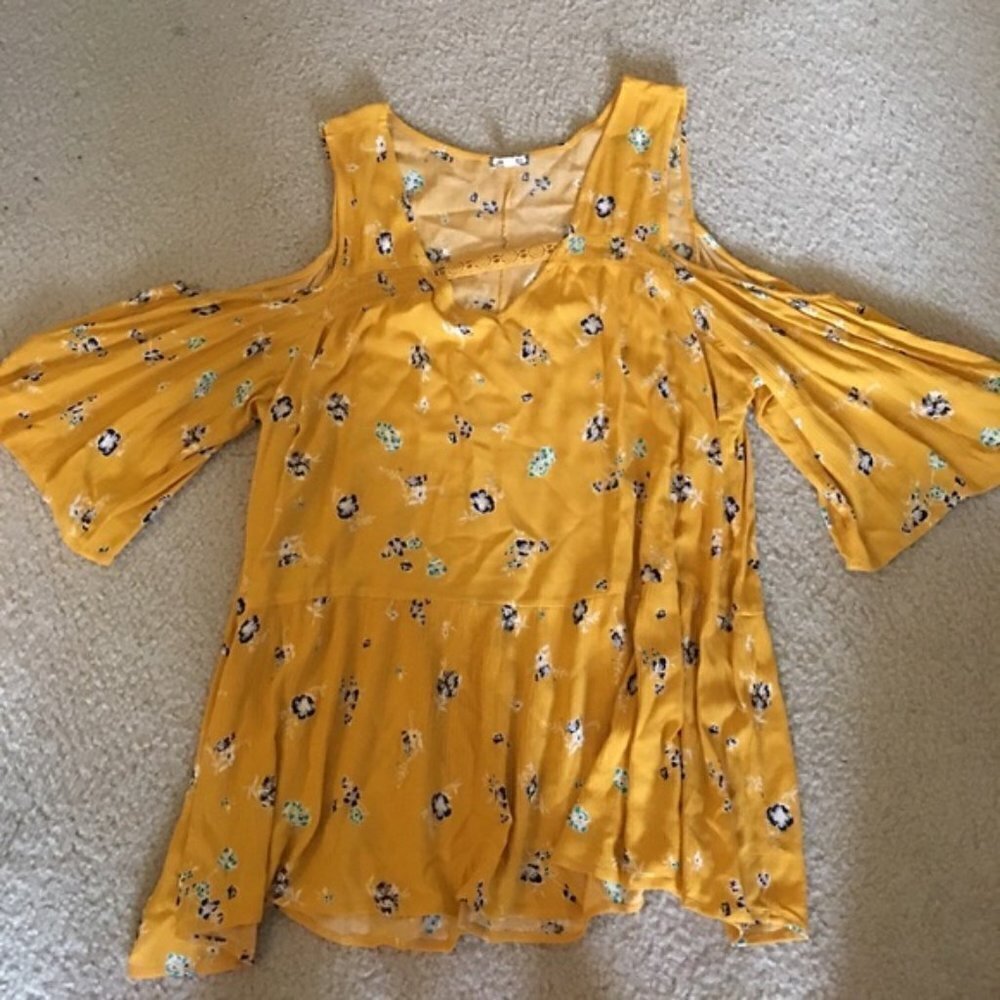 Eyeshadow brand yellow cold shoulder top  2x